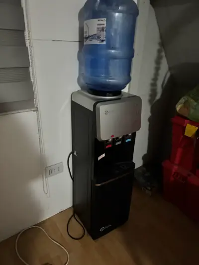 Dispensador de agua con enfriador y calentador - miniatura 3