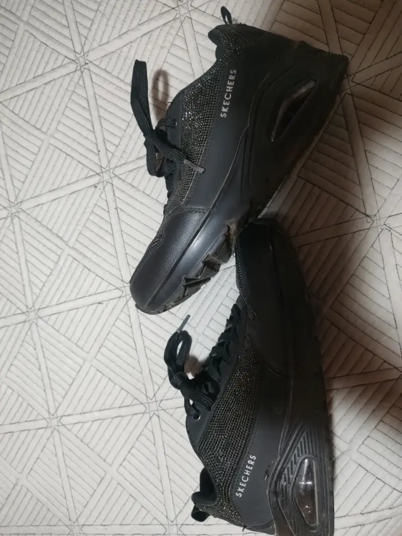 Zapatillas Skechers negras deportivas - 1