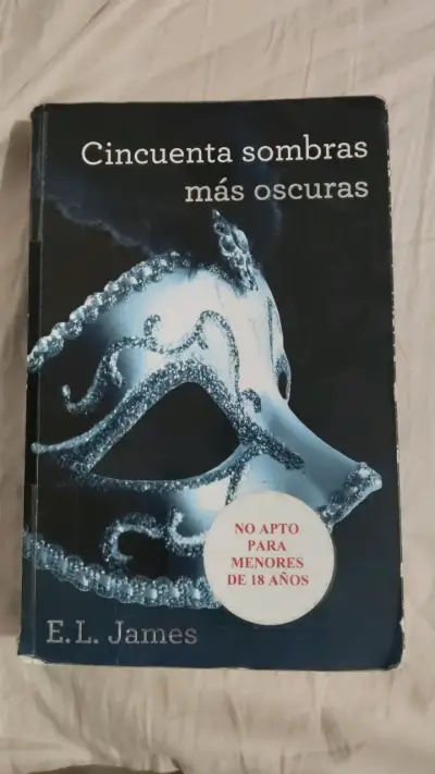 Libro 'Cincuenta sombras más oscuras' de E.L. James - miniatura 1