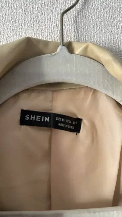 Chaqueta biker beige de cuero sintético - miniatura 2