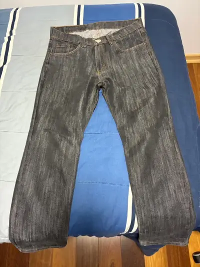 Jeans de mezclilla oscuros para hombre - miniatura 1