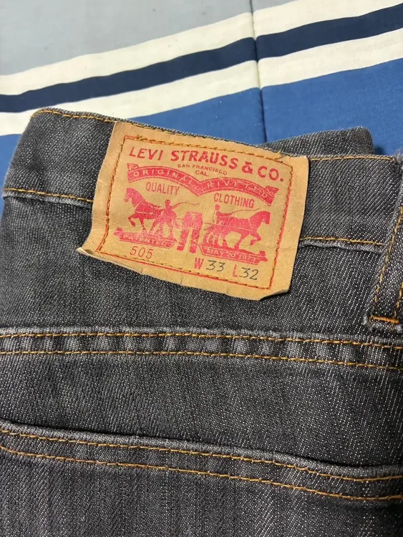 Jeans de mezclilla oscuros para hombre - 3