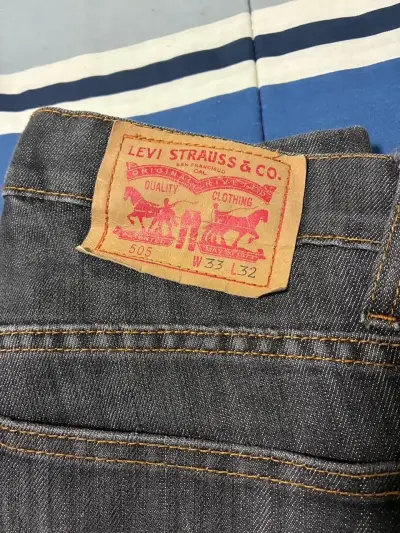 Jeans de mezclilla oscuros para hombre - miniatura 3