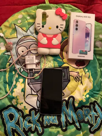 Samsung Galaxy A55 5G con funda Hello Kitty - miniatura 1