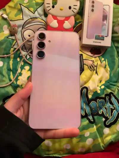 Samsung Galaxy A55 5G con funda Hello Kitty - miniatura 2