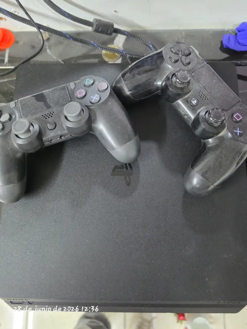 Consola PS4 con juegos incluidos - 2