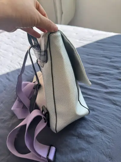 Mochila pequeña de cuero sintético blanca - miniatura 1