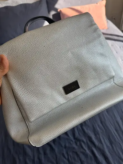 Mochila pequeña de cuero sintético blanca - miniatura 3