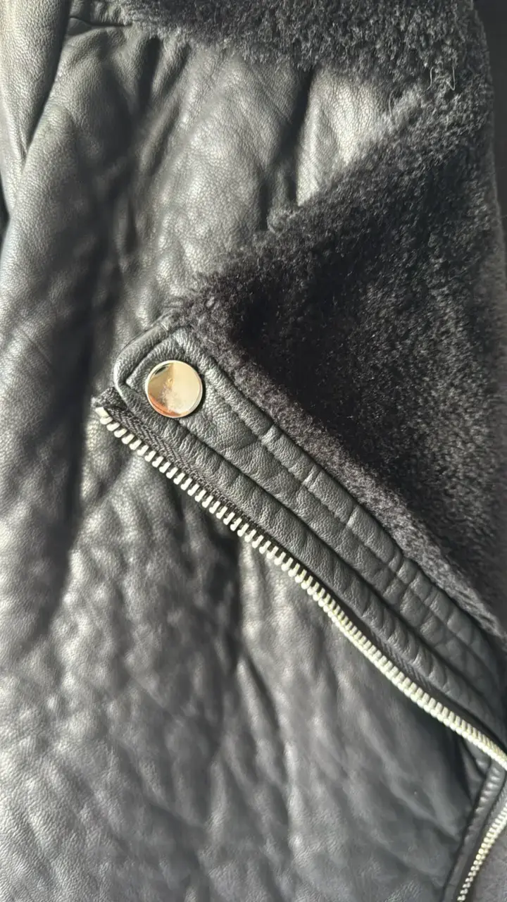 Chaqueta de cuero sintética negra - 3