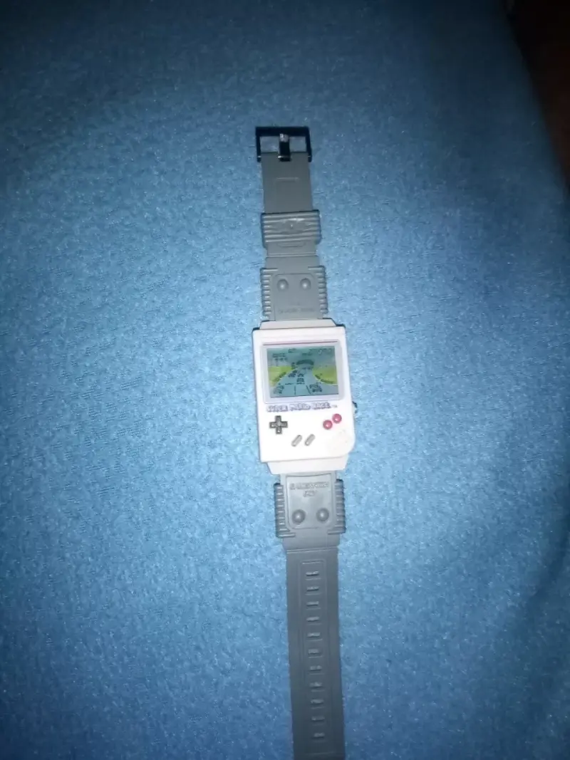 Reloj digital estilo consola retro - 2