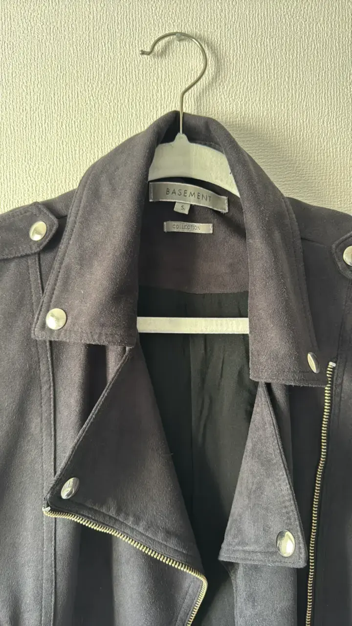 Chaqueta m negra con cierre y flecos - 2