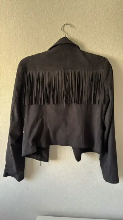 Chaqueta m negra con cierre y flecos - miniatura 4