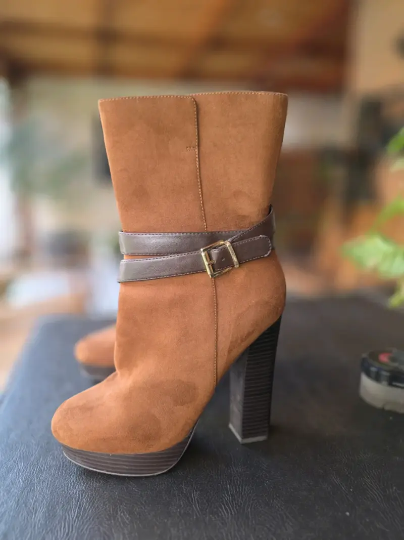 Botines de gamuza marrón con tacón alto - 2