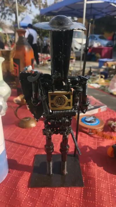Escultura  de Don Quijote en Material Reciclado - miniatura 4