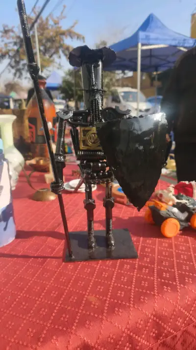 Escultura  de Don Quijote en Material Reciclado - miniatura 6