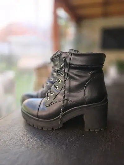 Botines negros de cuero con plataforma - miniatura 2