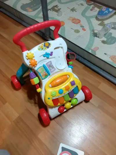 Andador musical para bebé con actividades - miniatura 1