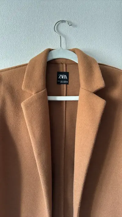 Abrigo camel Zara elegante y moderno - miniatura 2