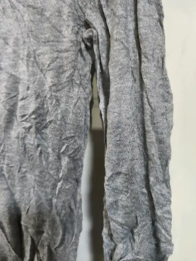 Suéter gris de lana para mujer - miniatura 3