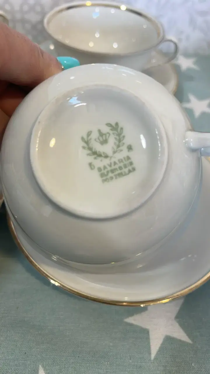 Juego de tazas de porcelana con borde dorado - 2
