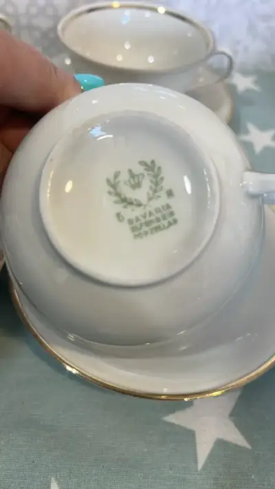 Juego de tazas de porcelana con borde dorado - miniatura 2