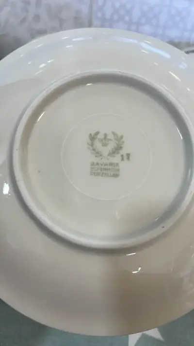 Juego de tazas de porcelana con borde dorado - miniatura 3