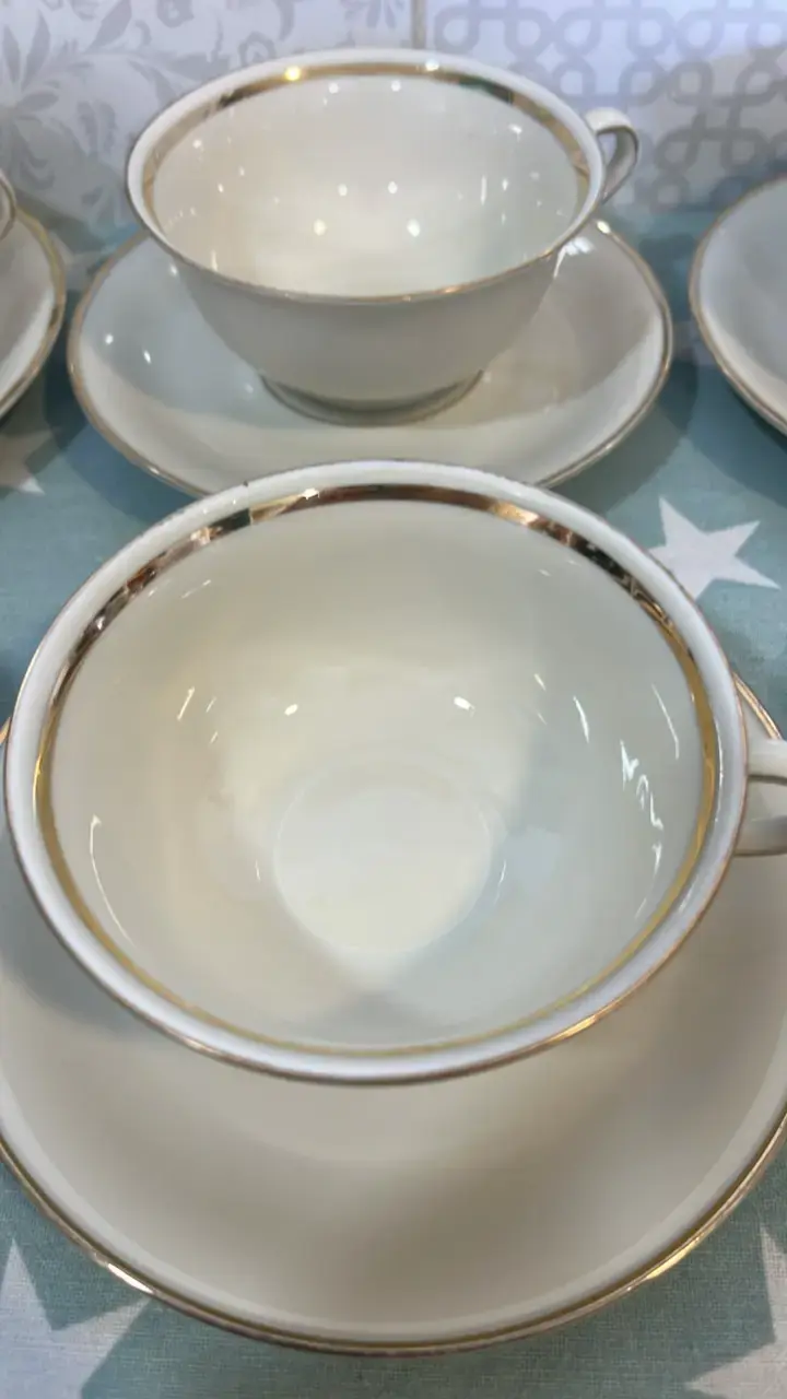 Juego de tazas de porcelana con borde dorado - 5