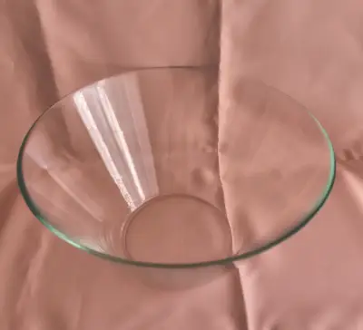 Bowl o fuente de vidrio transparente elegante - miniatura 3