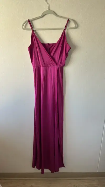 Vestido largo fucsia con tirantes - miniatura 1