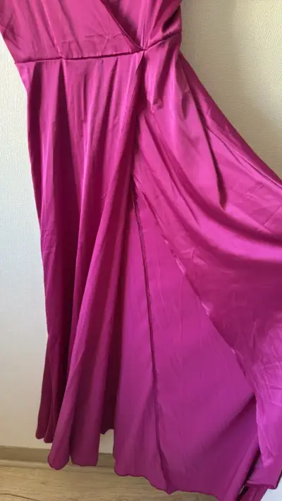 Vestido largo fucsia con tirantes - miniatura 3