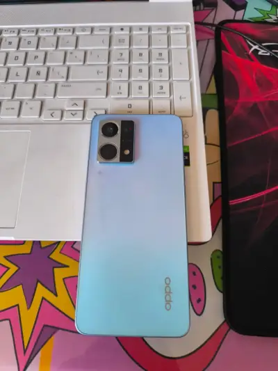 Smartphone con pantalla dañada para repuestos - miniatura 2