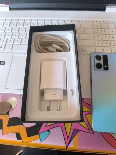 Smartphone con pantalla dañada para repuestos - miniatura 4
