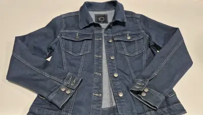 Chaqueta de mezclilla azul para mujer - miniatura 1