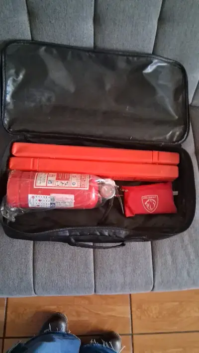 Kit de emergencia para auto con extintor - miniatura 1