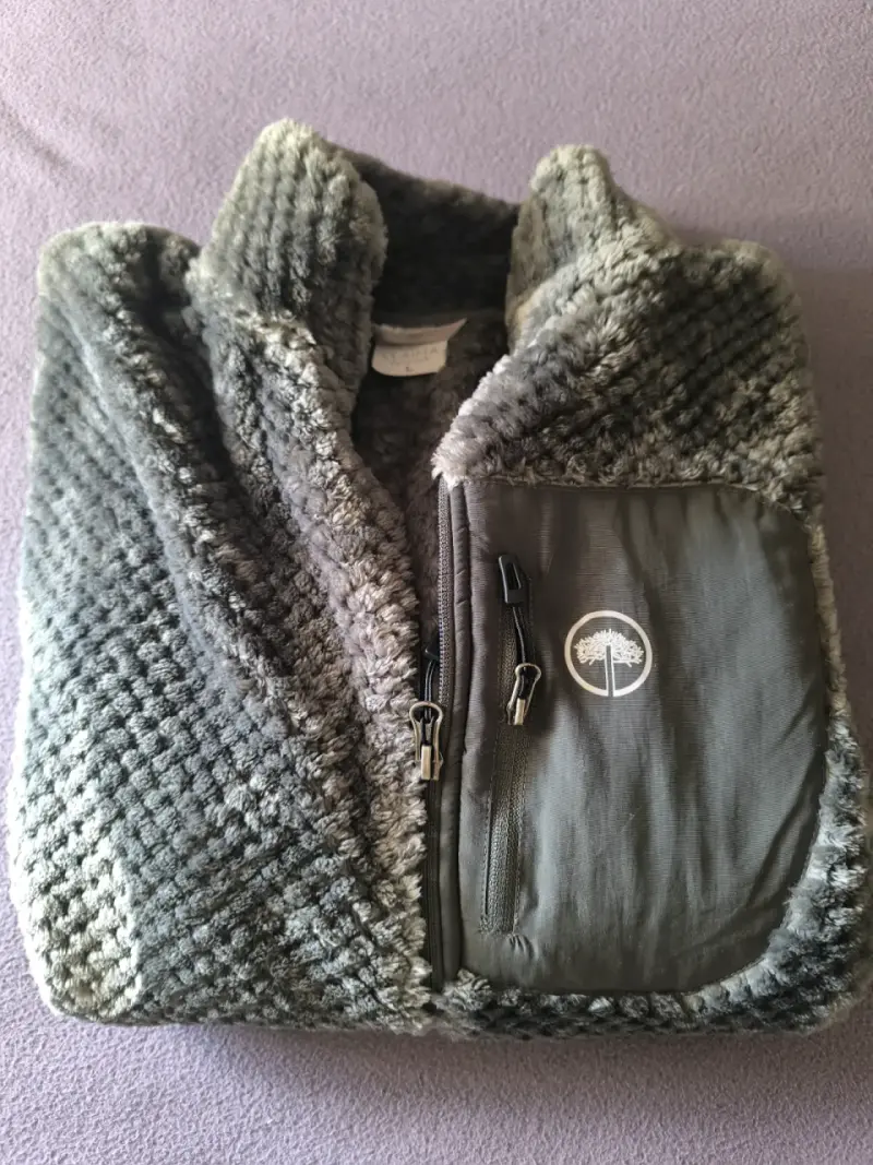 Polar gris con bolsillo extra suave llaima - 4