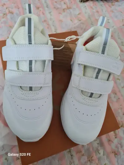 Zapatillas blancas con velcro para niños - miniatura 1