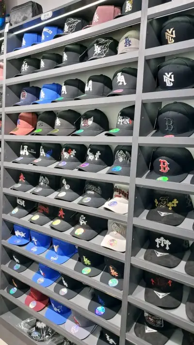 Gorras deportivas con logos bordados - miniatura 1