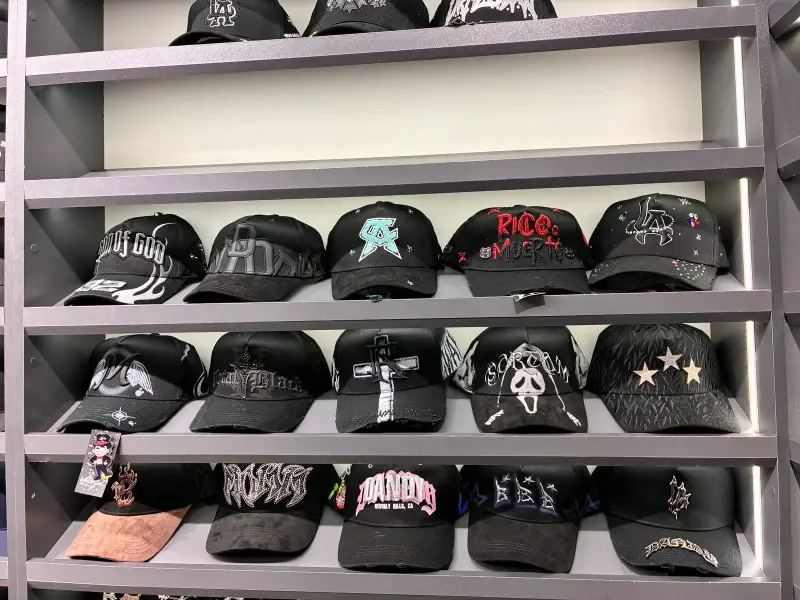 Gorras deportivas con logos bordados - 6