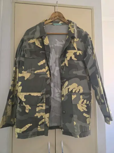 Chaqueta camuflada estilo militar - miniatura 1