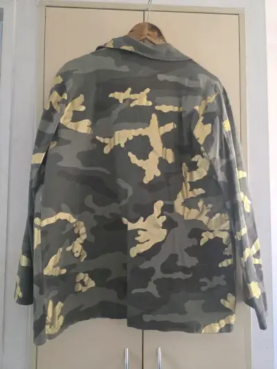 Chaqueta camuflada estilo militar - miniatura 2