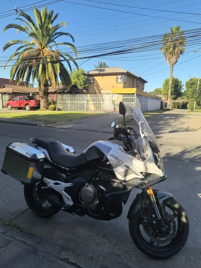 CFMoto 650MT en excelente estado - 3