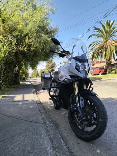 CFMoto 650MT en excelente estado - miniatura 4