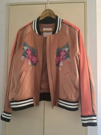 Chaqueta bomber Mossimo floral bordada - miniatura 2