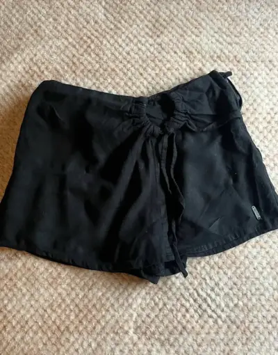 Shorts negros casuales para mujer - miniatura 1