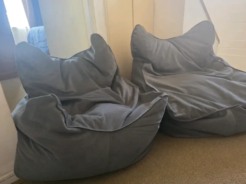 Sillón puff gris cómodo y moderno - 4