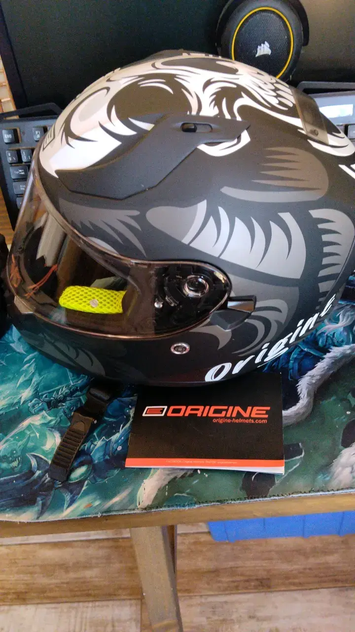 Casco de moto integral con diseño tribal - 2