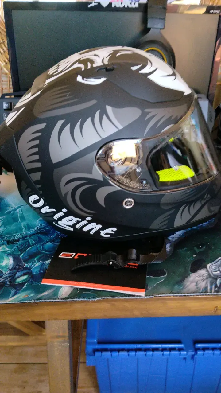 Casco de moto integral con diseño tribal - 3