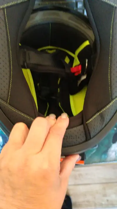 Casco de moto integral con diseño tribal - miniatura 4