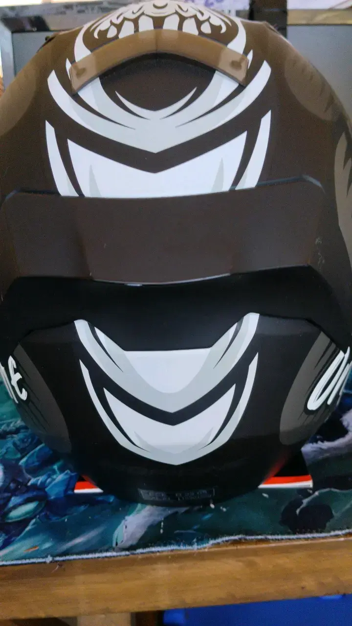 Casco de moto integral con diseño tribal - 5
