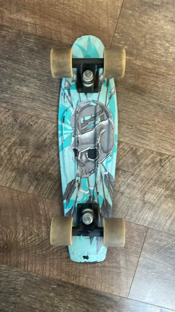 Skateboard mini con diseño de calavera - 1